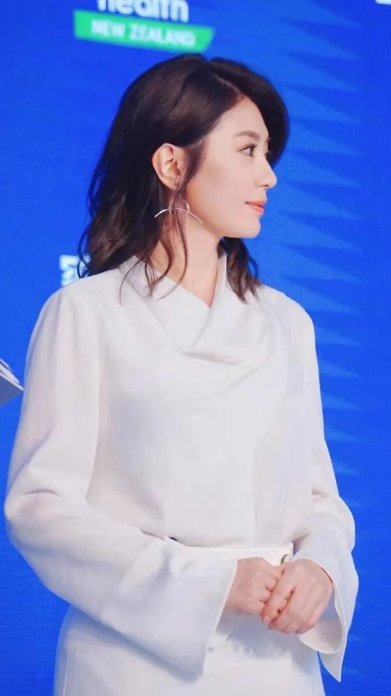 賈靜雯最新發(fā)型圖片，時(shí)尚變遷與個(gè)人觀(guān)點(diǎn)解析