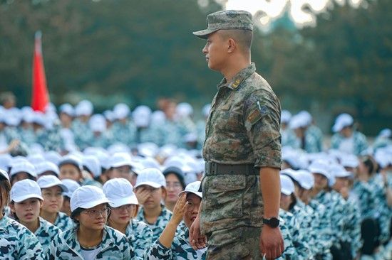 最新軍旅歌曲2024，軍歌嘹亮，情義永恒