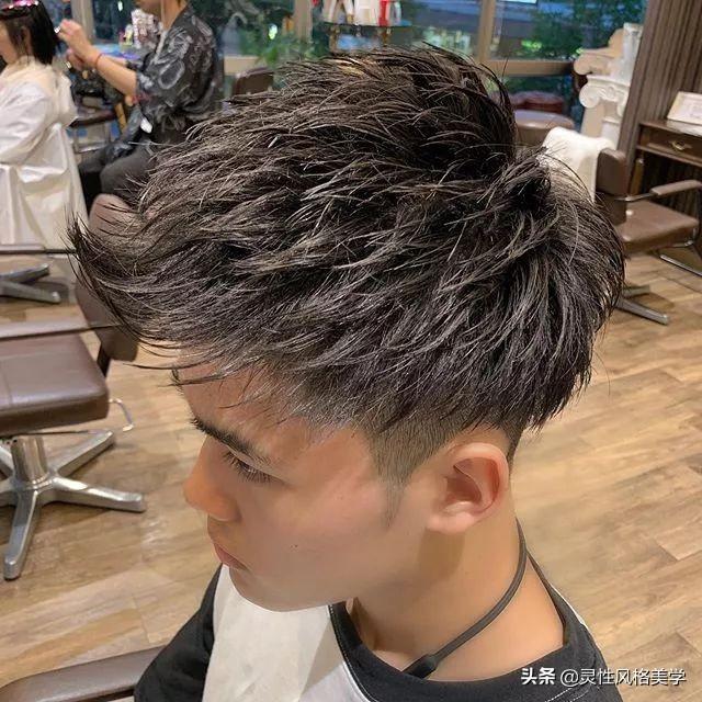 男性最新發(fā)型，心靈與自然的時(shí)尚之旅