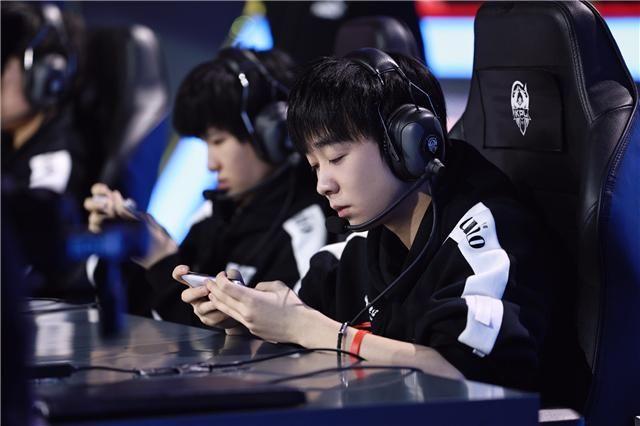 KPL秋季賽最新戰報，賽場(chǎng)風(fēng)云激蕩，觀(guān)點(diǎn)探析全面呈現