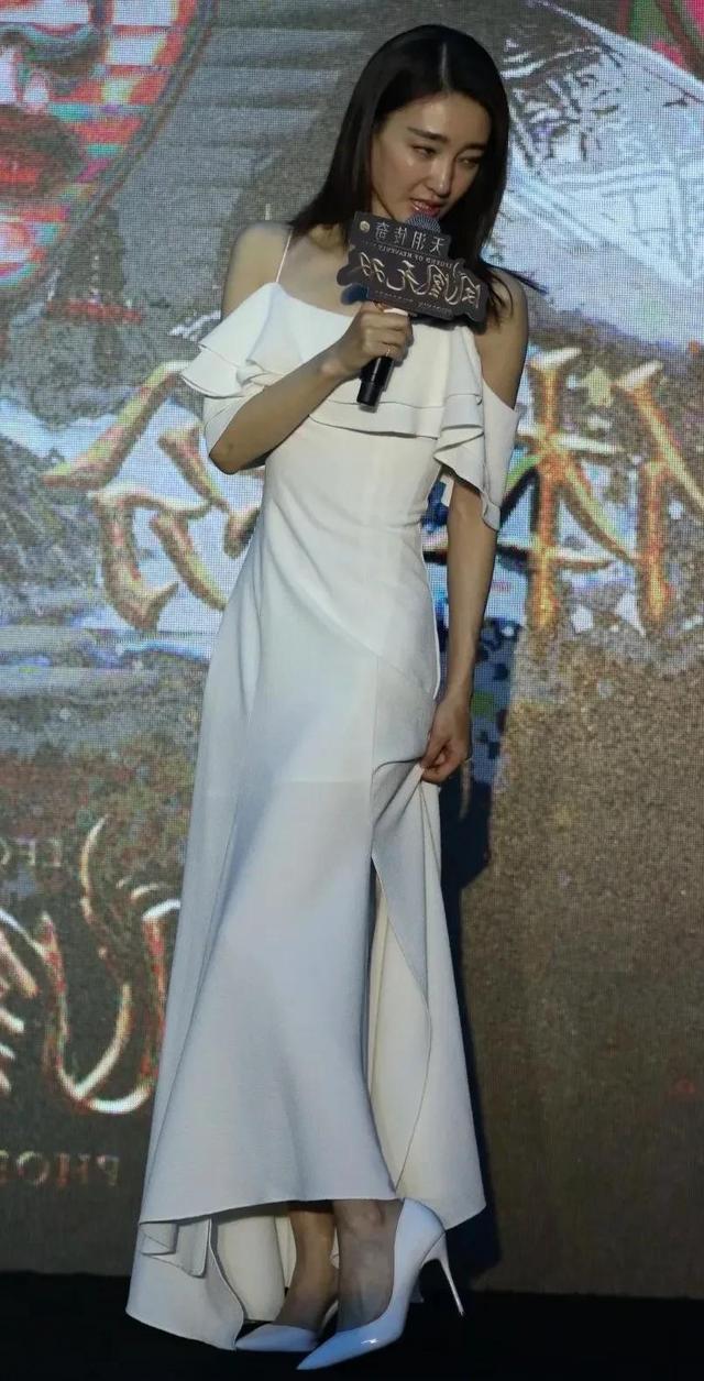 王麗坤最新發(fā)布會(huì )驚艷亮相，星光閃耀的瞬間