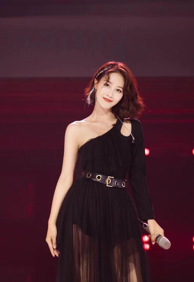 藍盈瑩最新動(dòng)態(tài)，演技與公眾形象的閃耀碰撞