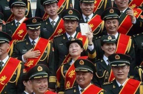 軍官轉業(yè)政策最新探索，小巷獨特風(fēng)味與轉業(yè)安置新動(dòng)向