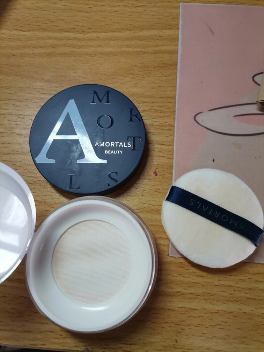 最新散粉測評，與自然美景同行，尋找內心的寧靜與平和的妝容秘籍