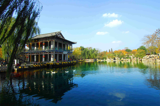 大明湖深度游，巷弄美食秘境探索