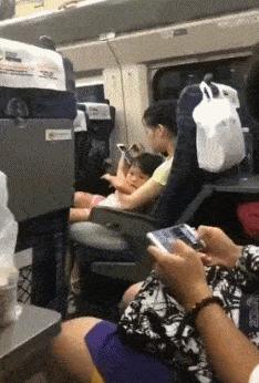 最新地鐵男必備神器，高科技伴侶引領(lǐng)未來(lái)出行風(fēng)潮