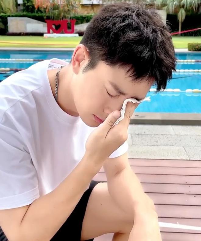 賈乃亮最新直播手機，直播間的溫馨日常與友情的紐帶展現標題魅力！