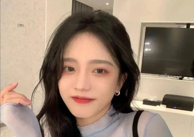 最新長(cháng)發(fā)美女視頻，心靈與自然的絕美之旅