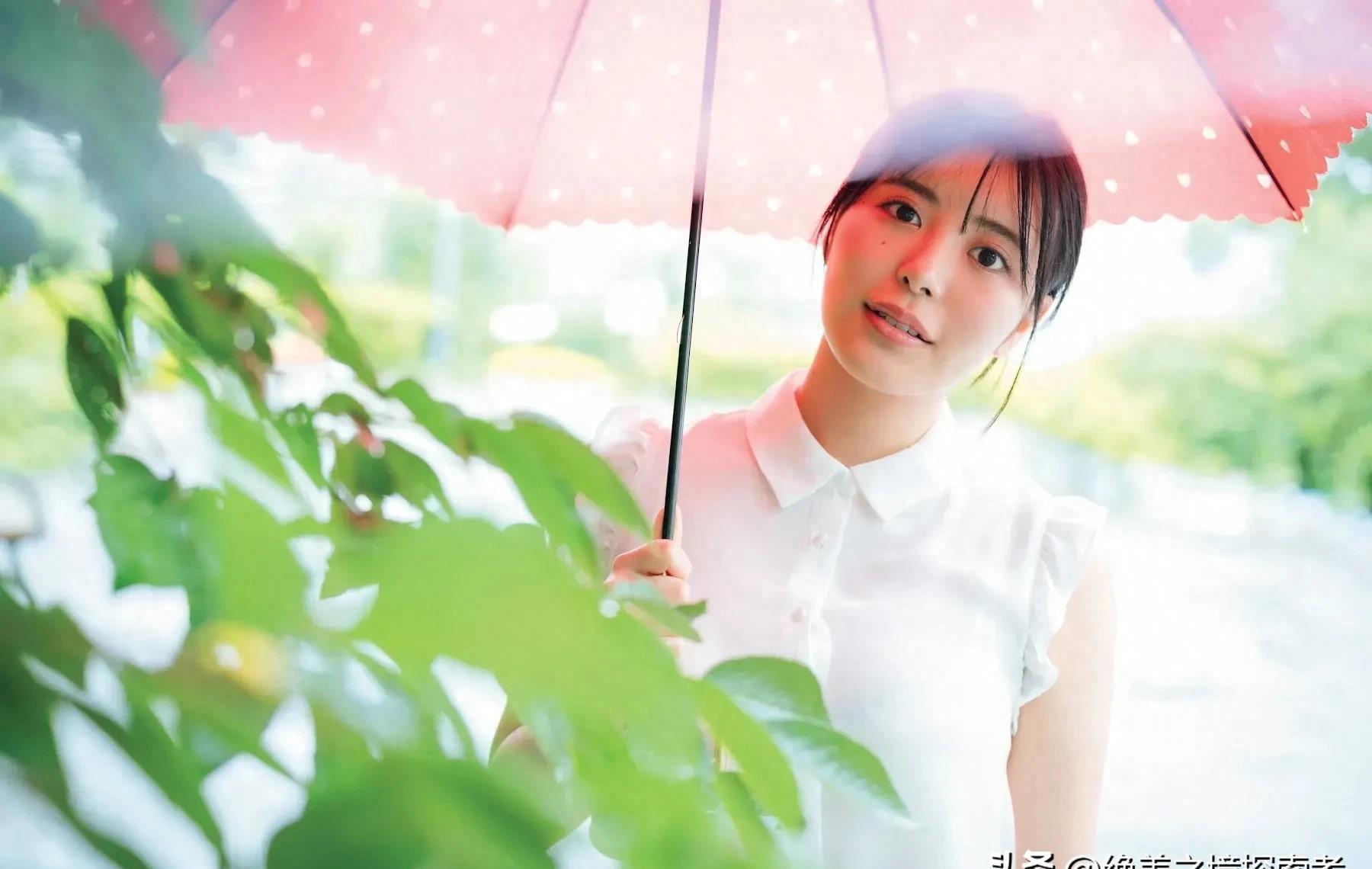 科技新品重塑時(shí)尚舞臺，模特泳裝比賽體驗未來(lái)魅力之旅