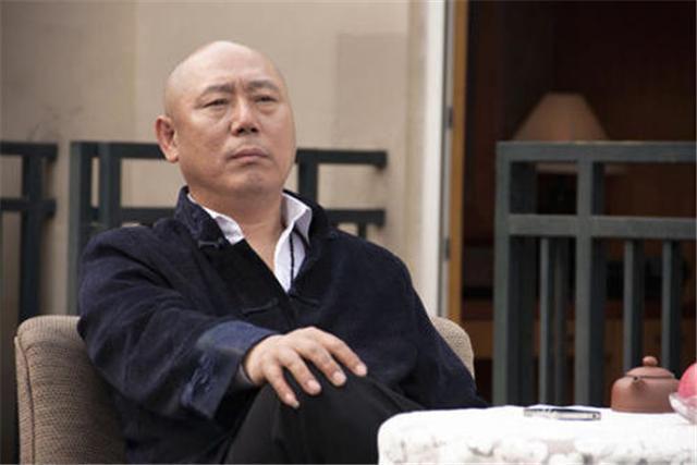 李成儒，從舞臺到熒屏的自信蛻變與成就感滿(mǎn)滿(mǎn)之路