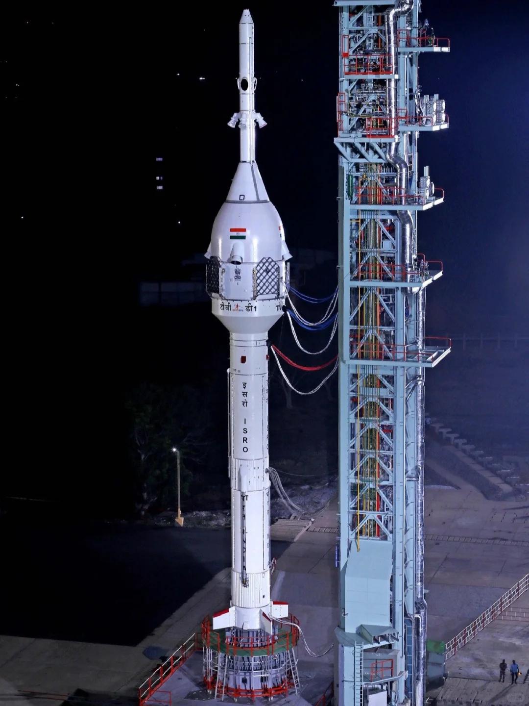 最新衛星火箭，雙刃劍效應下的發(fā)展觀(guān)點(diǎn)解析