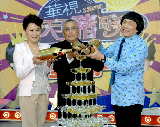 豬哥亮陳亞蘭最新動(dòng)態(tài)揭秘，小巷美食寶藏大揭秘！