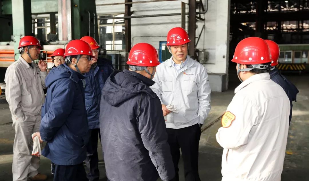 鞍鋼集團領(lǐng)導層引領(lǐng)變革，鑄就輝煌新篇章