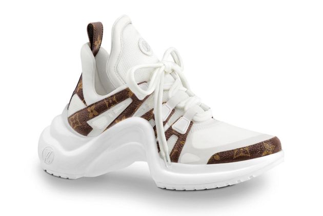 最新款LV女鞋登場(chǎng)，時(shí)尚巔峰之作閃耀亮相