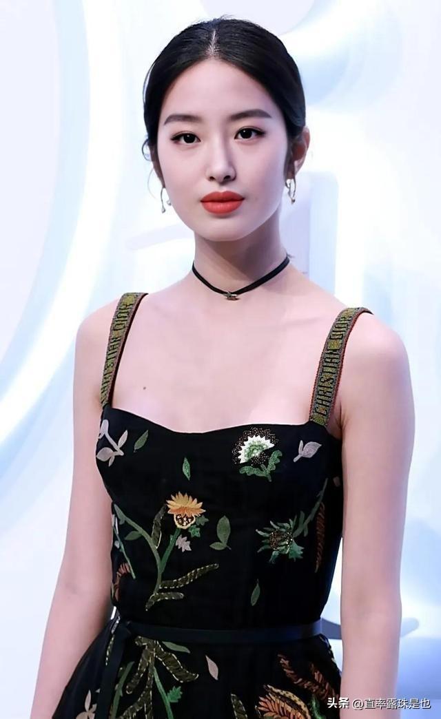 演員鈺探尋隱秘寶藏，小巷特色小店的奇妙之旅