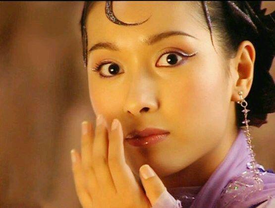 探秘小巷寶藏，女明星小說(shuō)專(zhuān)屬店鋪的獨家珍藏