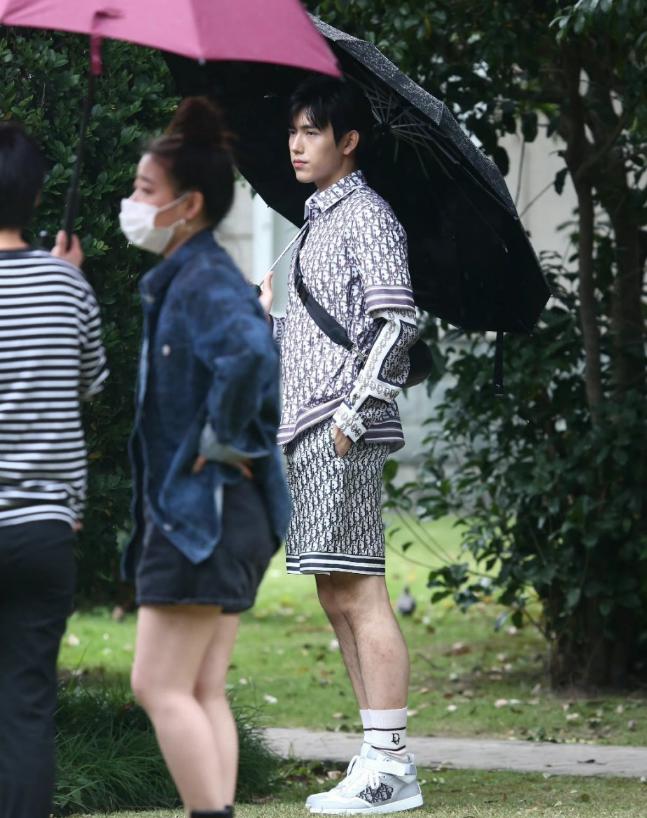 突嘴明星的獨特魅力，面部特征塑造個(gè)人風(fēng)采