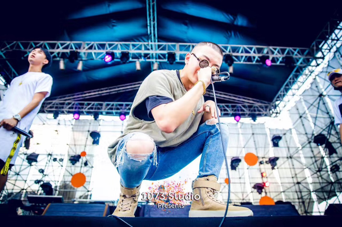 品冠新歌發(fā)布，自信成就夢(mèng)想，正能量點(diǎn)亮人生之歌