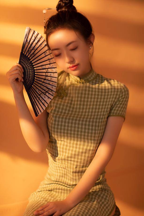 女演員古箏，與自然美景的邂逅，探尋內心平和之聲