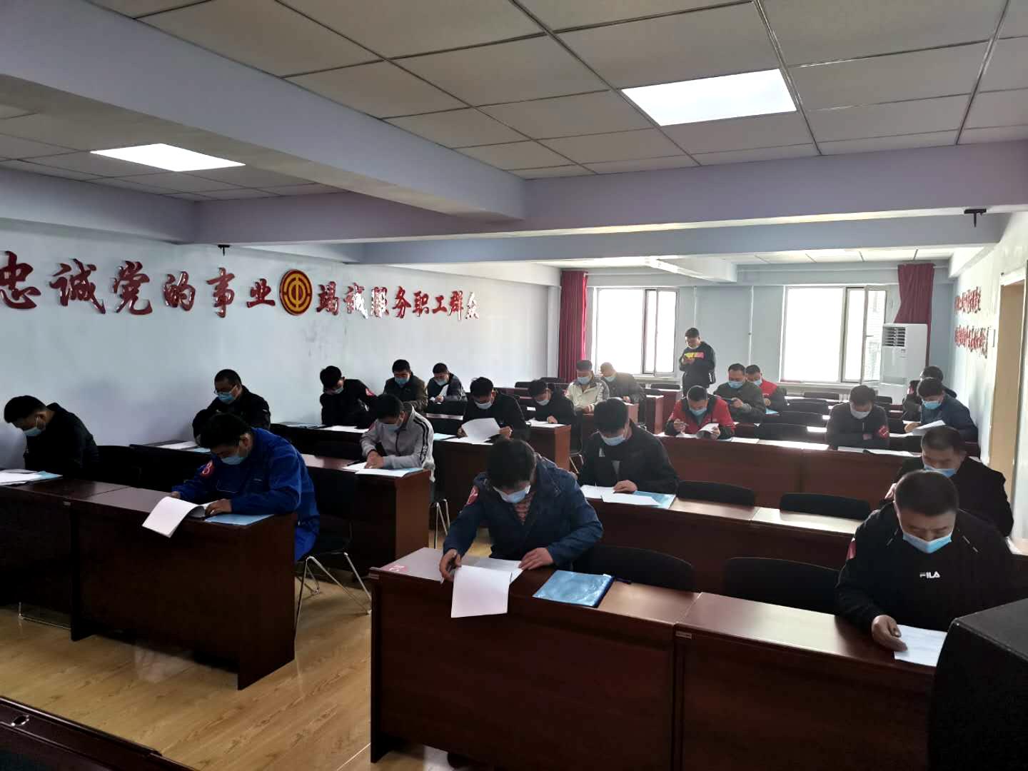 汽修技藝較量，時(shí)代的印記與技術(shù)的榮光競賽