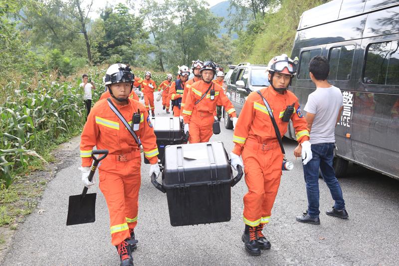 納雍山體滑坡最新消息，探秘滑坡背后神秘角落的小巷特色小店