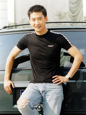 周杰最新動(dòng)態(tài)，城市溫馨日常與友情之旅的足跡