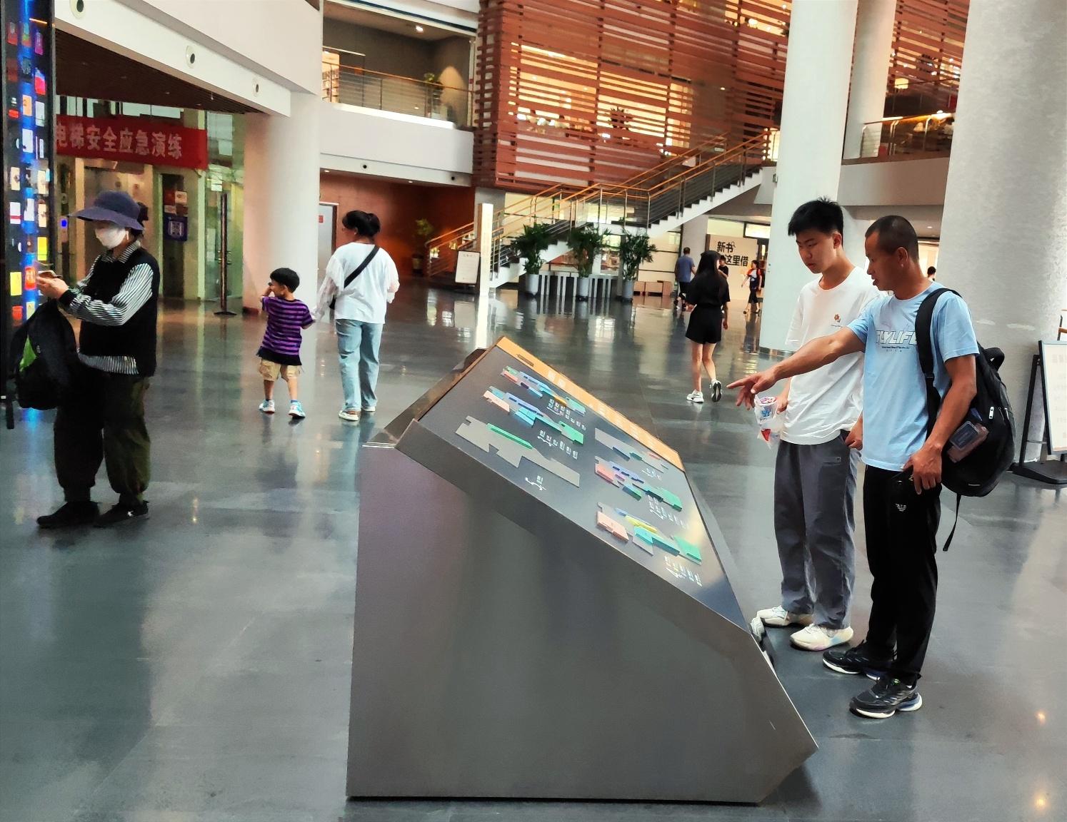 最新圖書(shū)信息，價(jià)值與爭議并存的影響探討