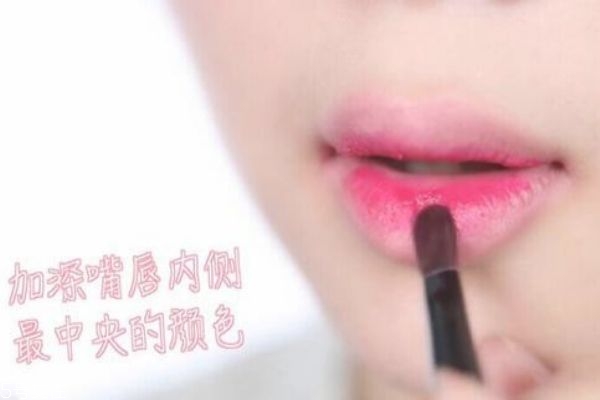 最新口紅涂法教程，輕松打造完美唇妝技巧