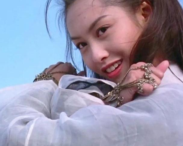 朱茵2025最新照片，公眾視角下的觀(guān)點(diǎn)碰撞與個(gè)人立場(chǎng)展現