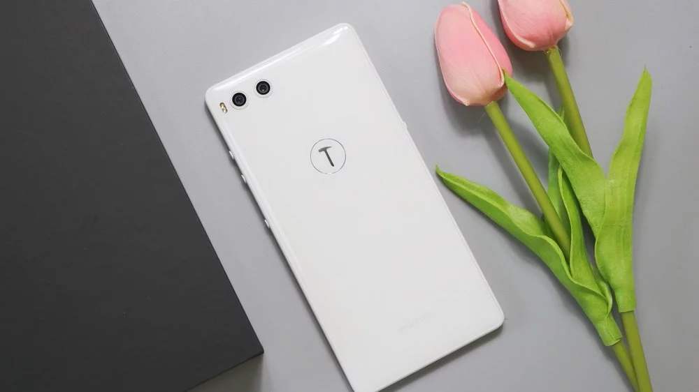 錘子最新旗艦，科技與情感的完美交融