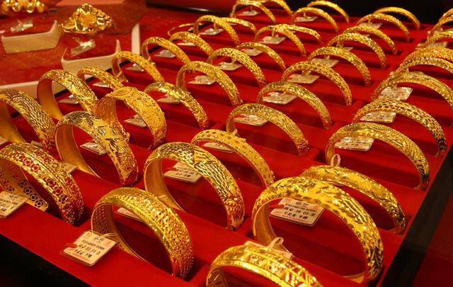 最新黃金回收價(jià)格老鳳祥，科技重塑黃金價(jià)值，引領(lǐng)未來(lái)生活體驗