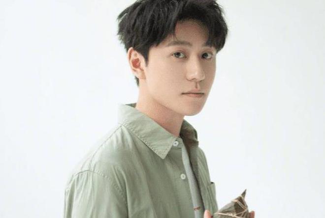 秦俊杰最新戀情曝光，情感新動(dòng)向揭秘！